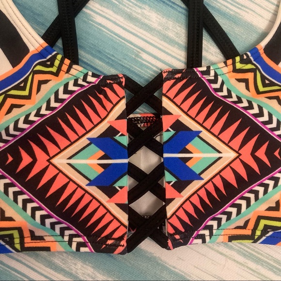 VS PINK • Geo Print Strappy Crisscross Bikini Top - Picture 11 of 14